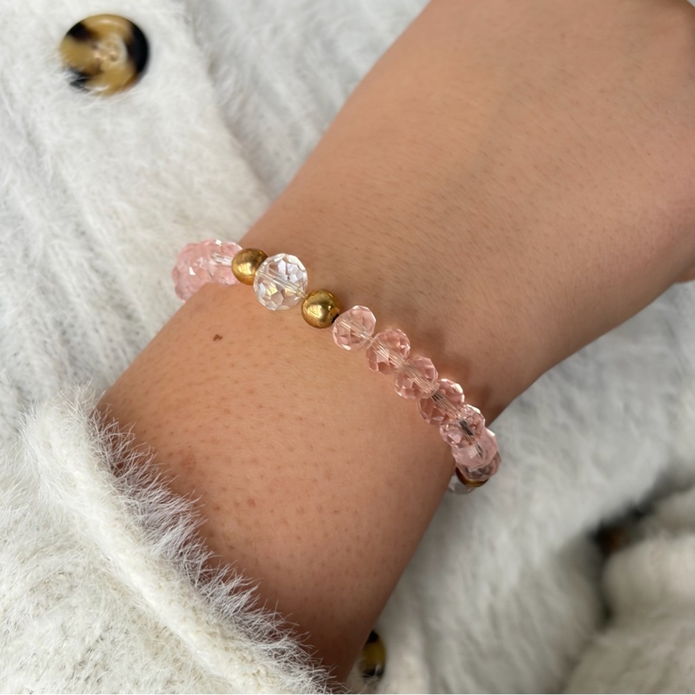 Elegant Pink and Gold Beaded Bracelet - Picture 2 of 9